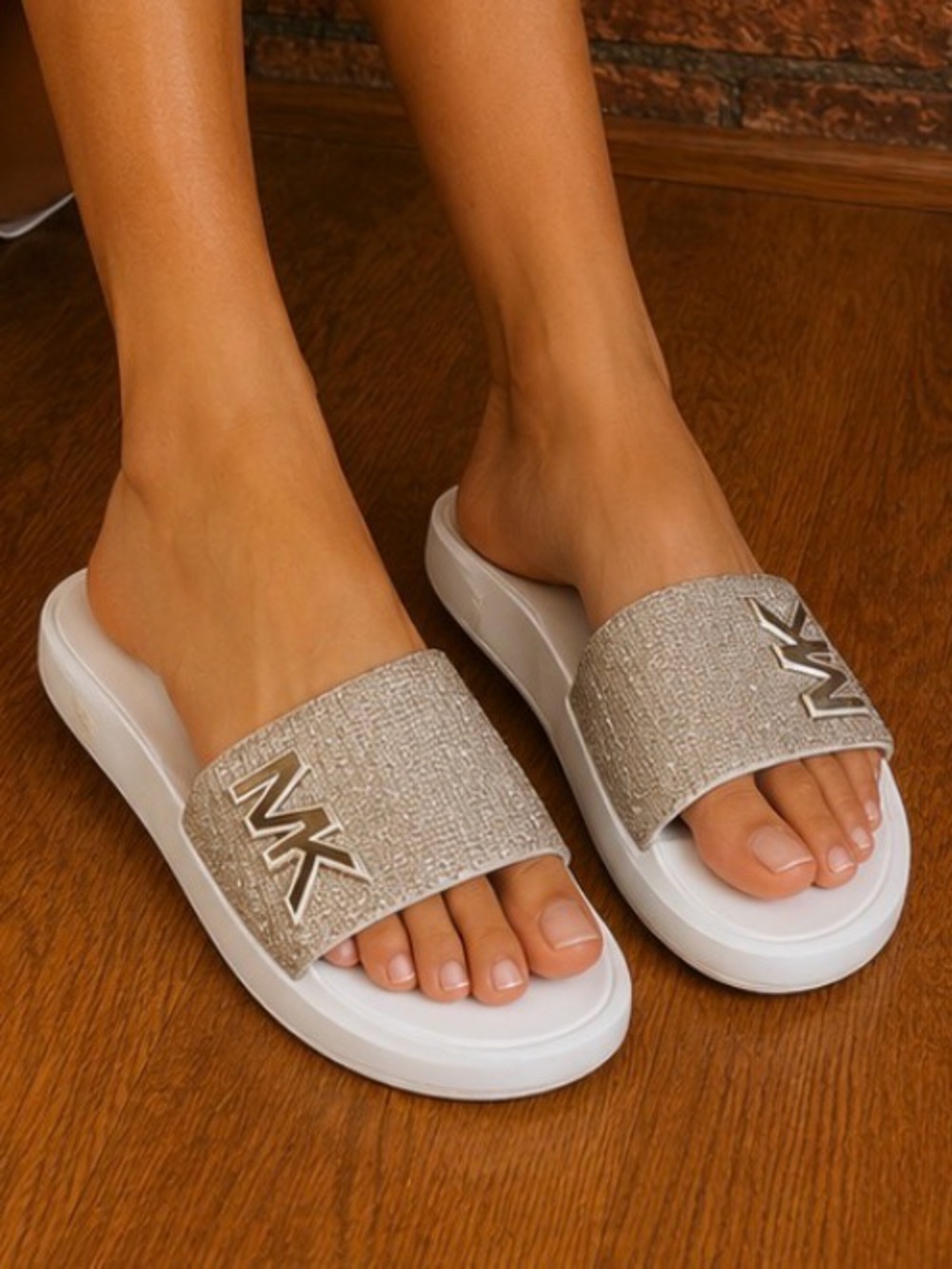 -MICHAEL Michael Kors White & Gold Glitter MK Logo Slide Sandals Women’s Size 6